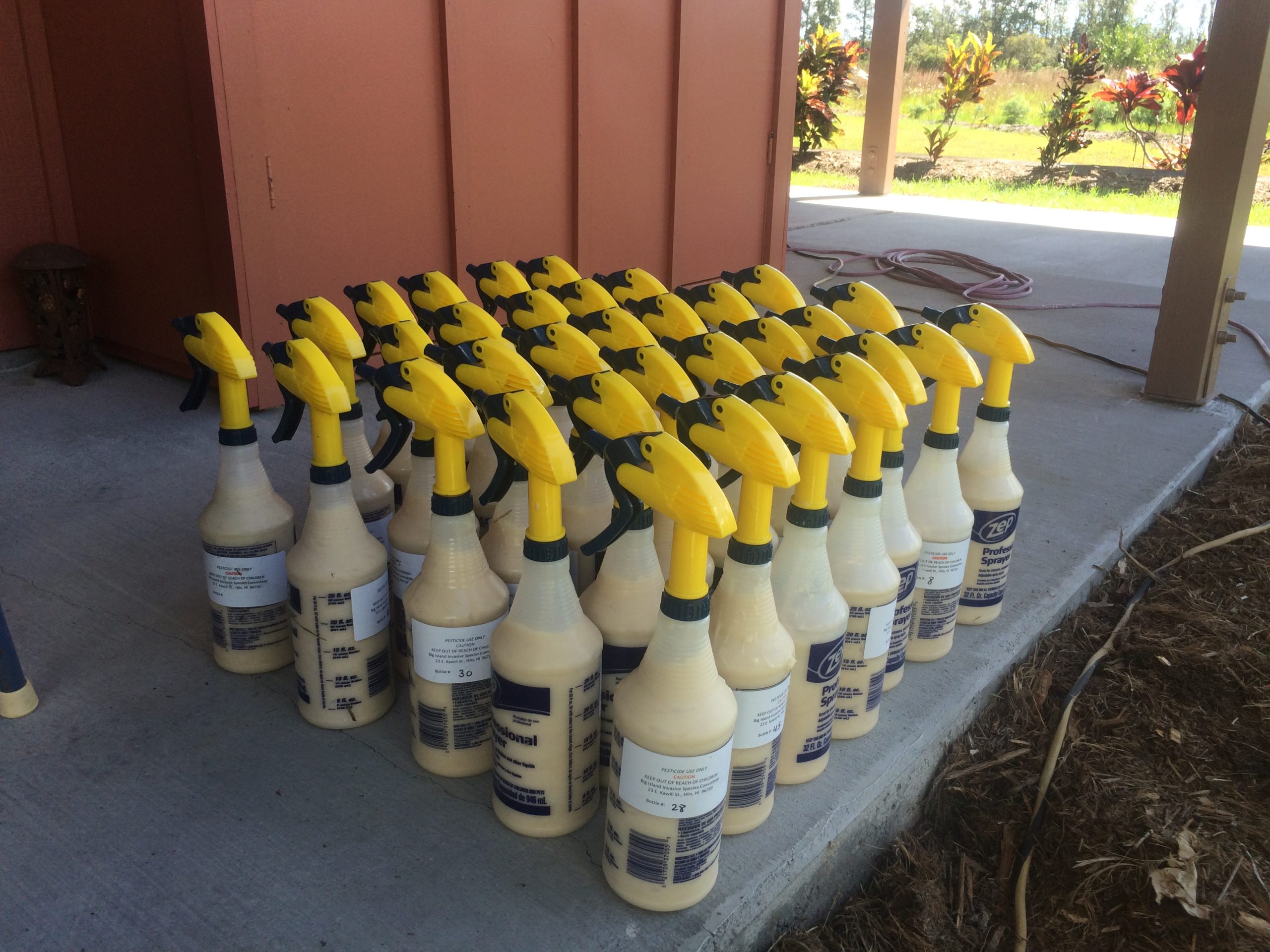 Repairing Clogged Zep Bottles - Big Island Invasive Species Committee  (BIISC)